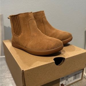 Ugh toddler Ryndon boots